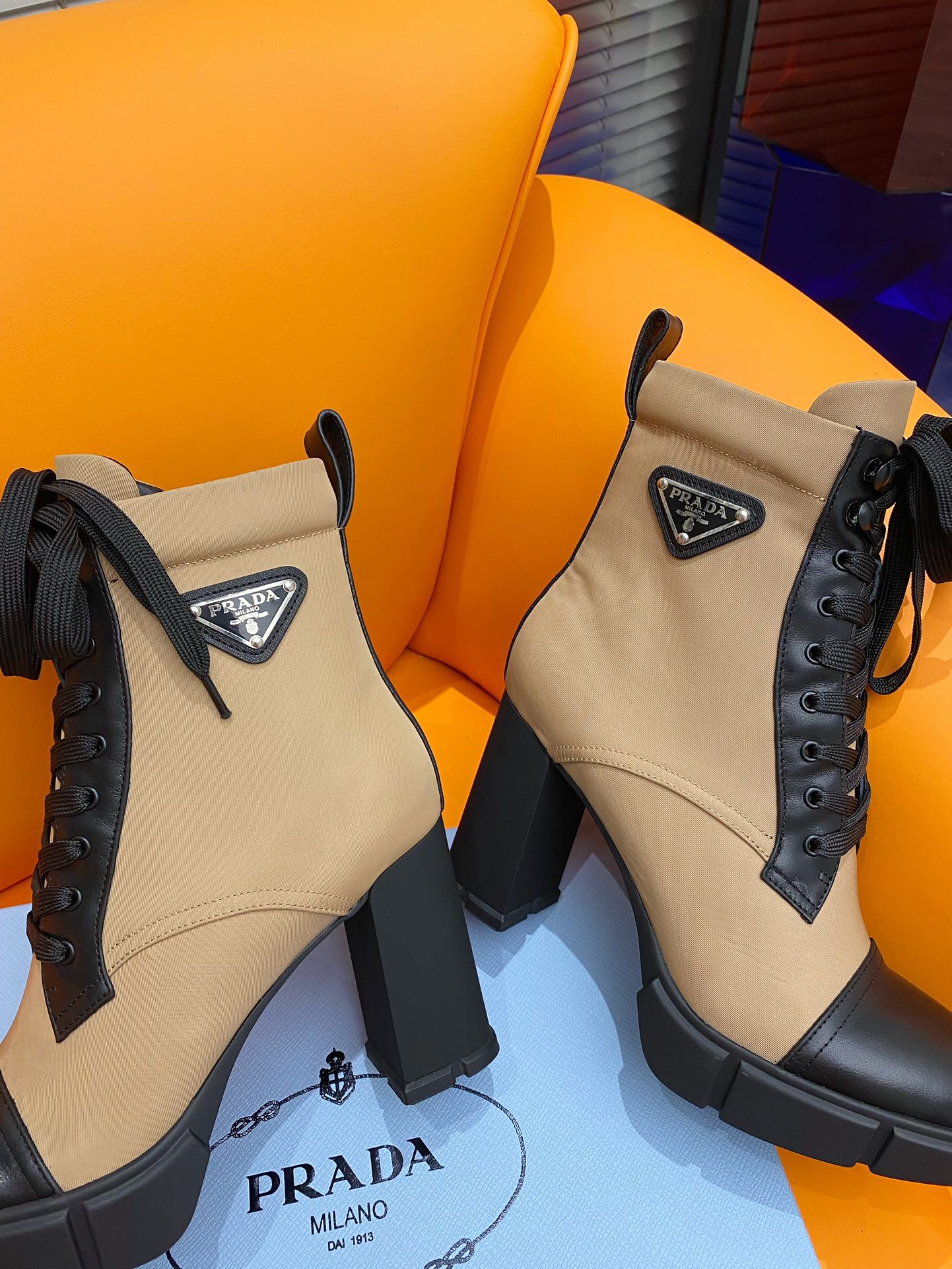 VBS LOGO PLAQUE ANKLE BOOTS BROWN