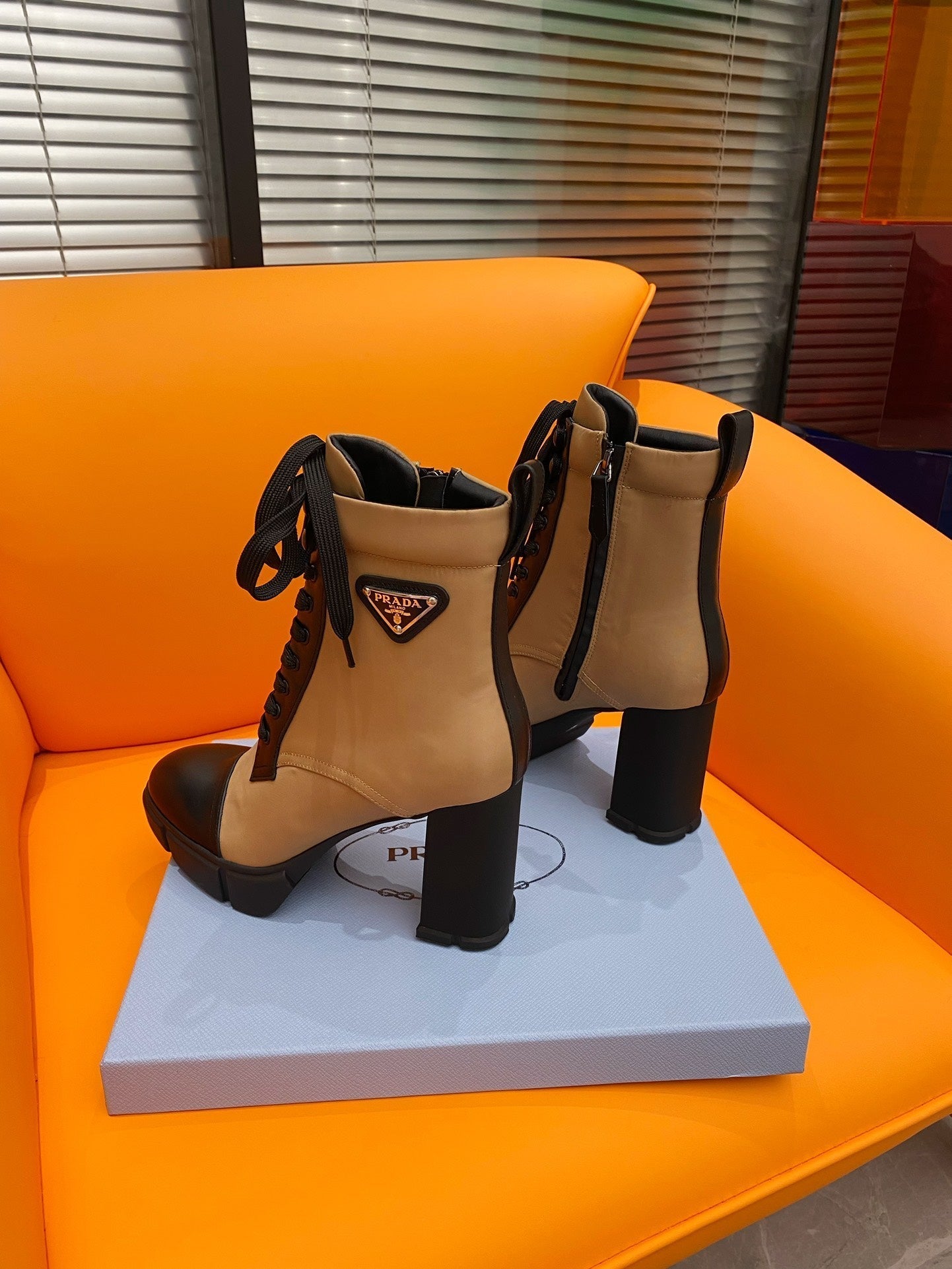 VBS LOGO PLAQUE ANKLE BOOTS BROWN