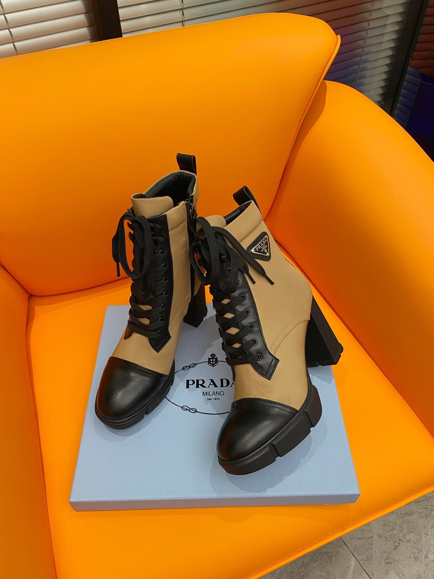 PD LOGO PLAQUE ANKLE BOOTS BROWN