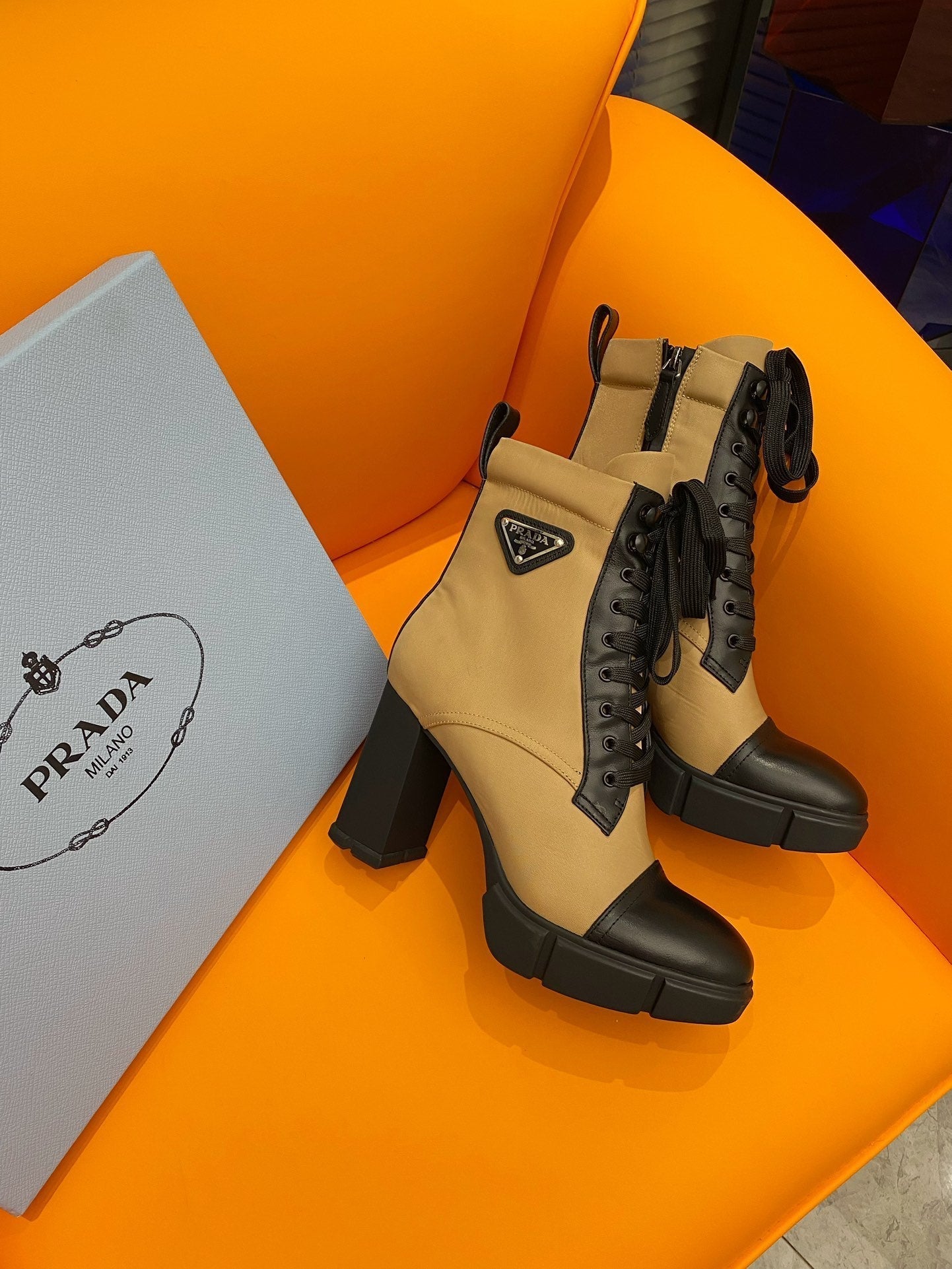 VBS LOGO PLAQUE ANKLE BOOTS BROWN