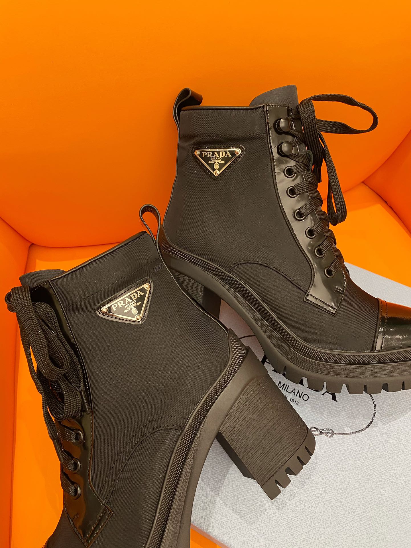 VBS LOGO PLAQUE ANKLE BOOTS BLACK