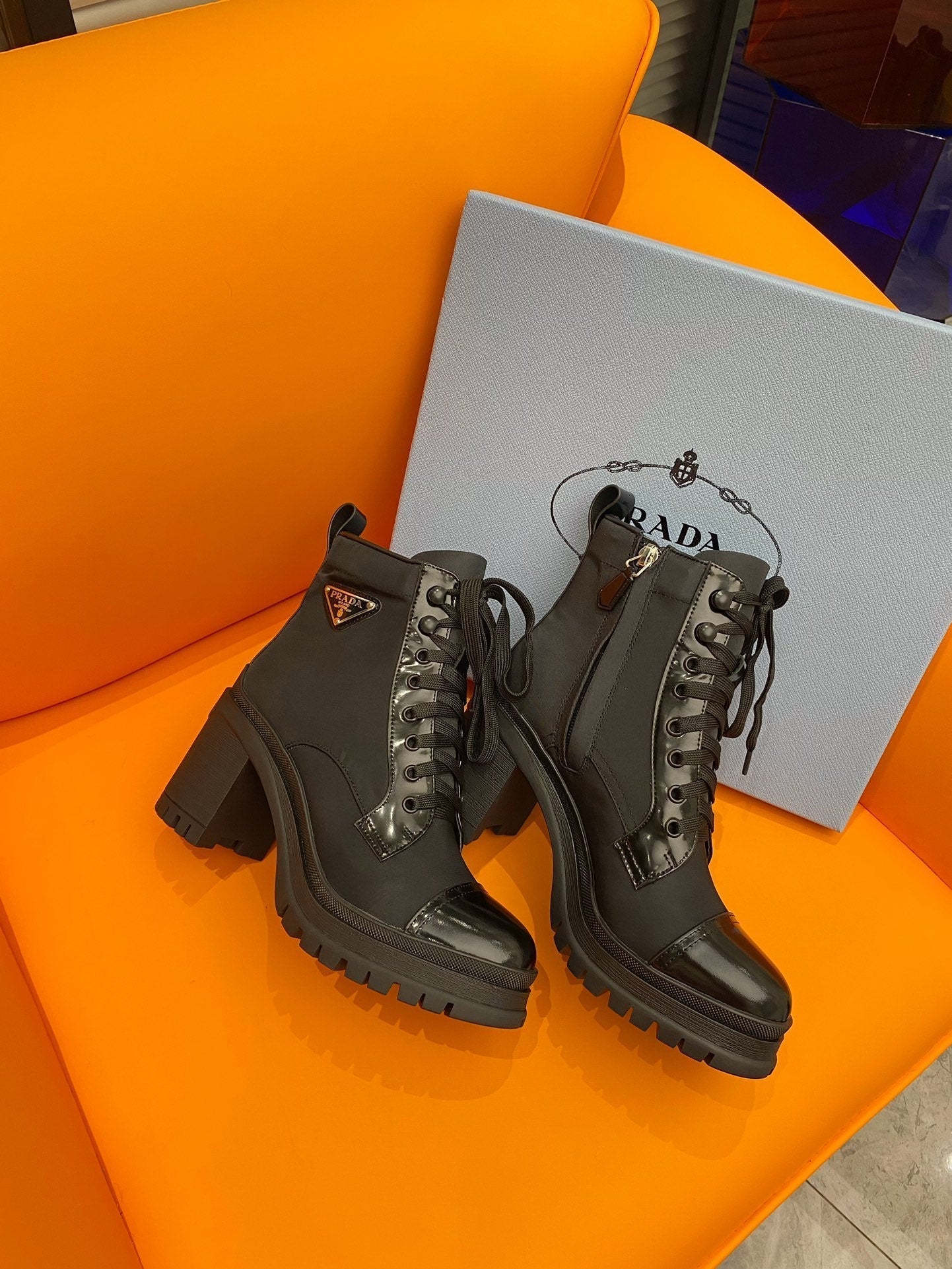 VBS LOGO PLAQUE ANKLE BOOTS BLACK