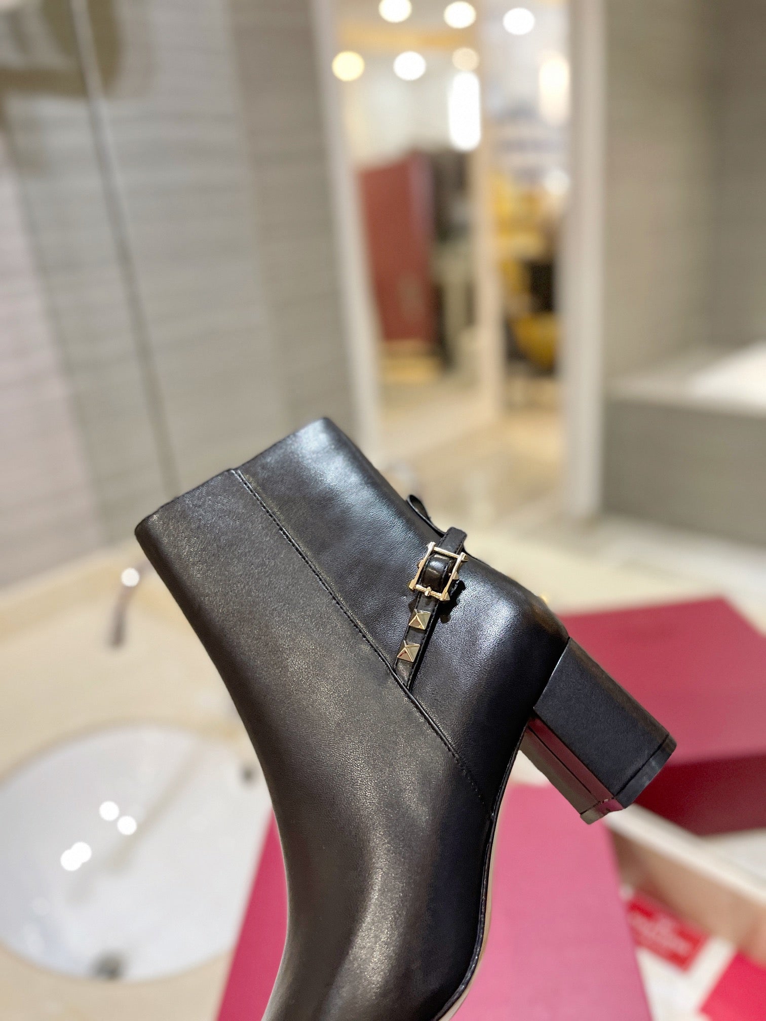 nmb GARAVANI ROCKSTUD NAPPA ANKLE BOOT BLACK 1W2S0FH5NAP 0NO