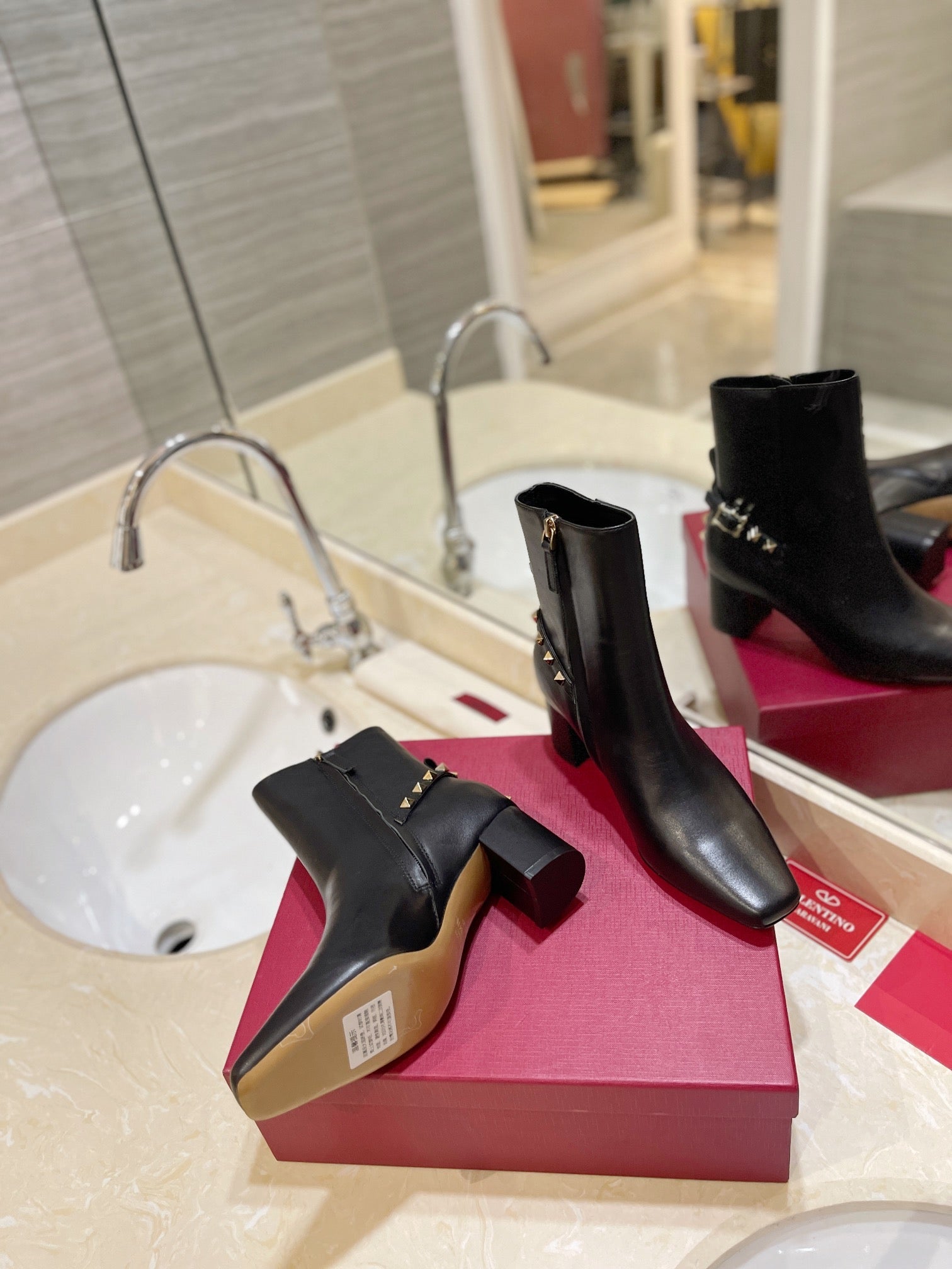 nmb GARAVANI ROCKSTUD NAPPA ANKLE BOOT BLACK 1W2S0FH5NAP 0NO