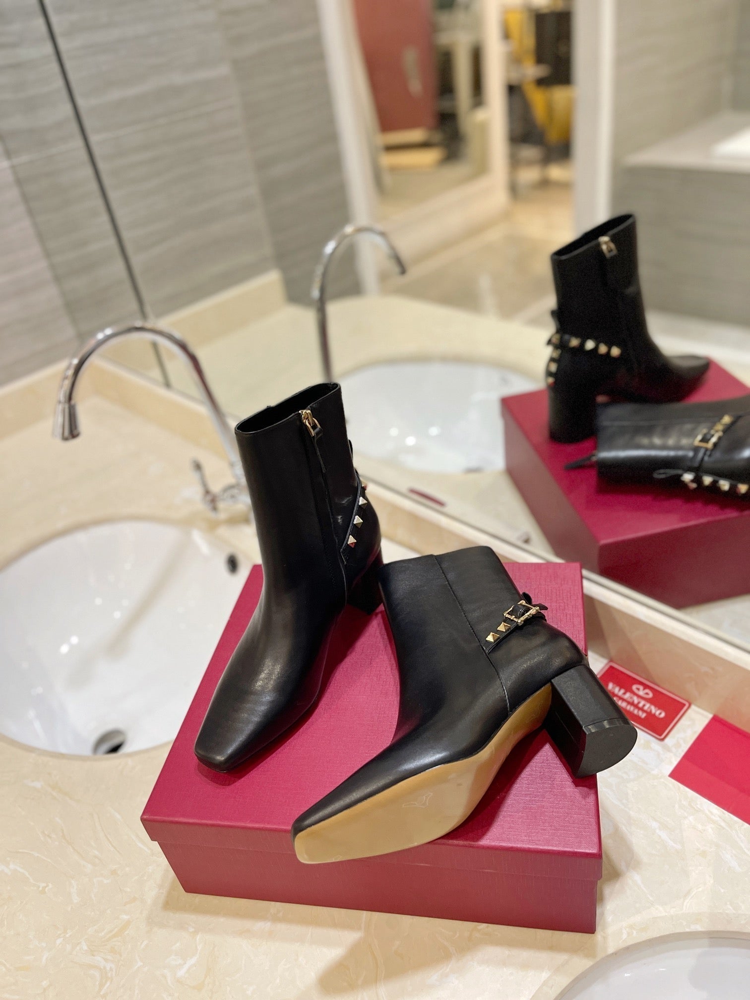 nmb GARAVANI ROCKSTUD NAPPA ANKLE BOOT BLACK 1W2S0FH5NAP 0NO