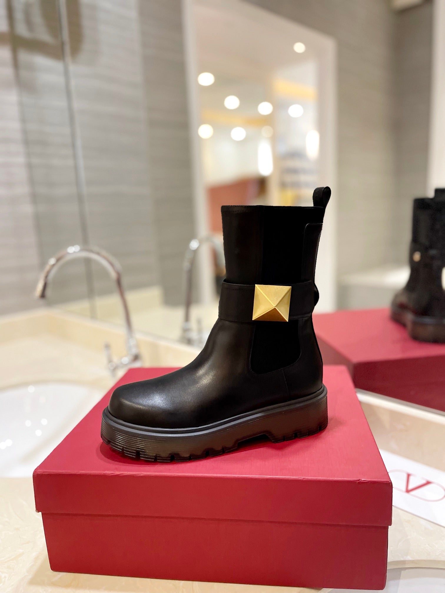 nmb GARAVANI ONE STUD BEATLE BOOT IN CALFSKIN BLACK