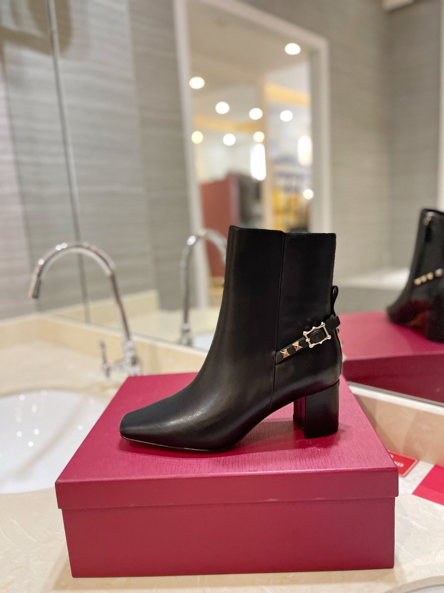 nmb GARAVANI ROCKSTUD NAPPA ANKLE BOOT BLACK 1W2S0FH5NAP 0NO