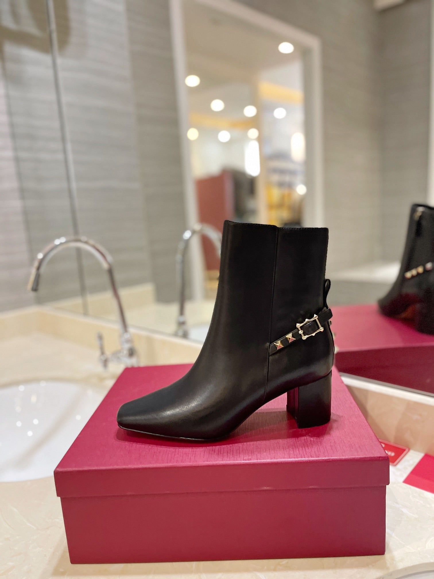 nmb GARAVANI ROCKSTUD NAPPA ANKLE BOOT BLACK 1W2S0FH5NAP 0NO