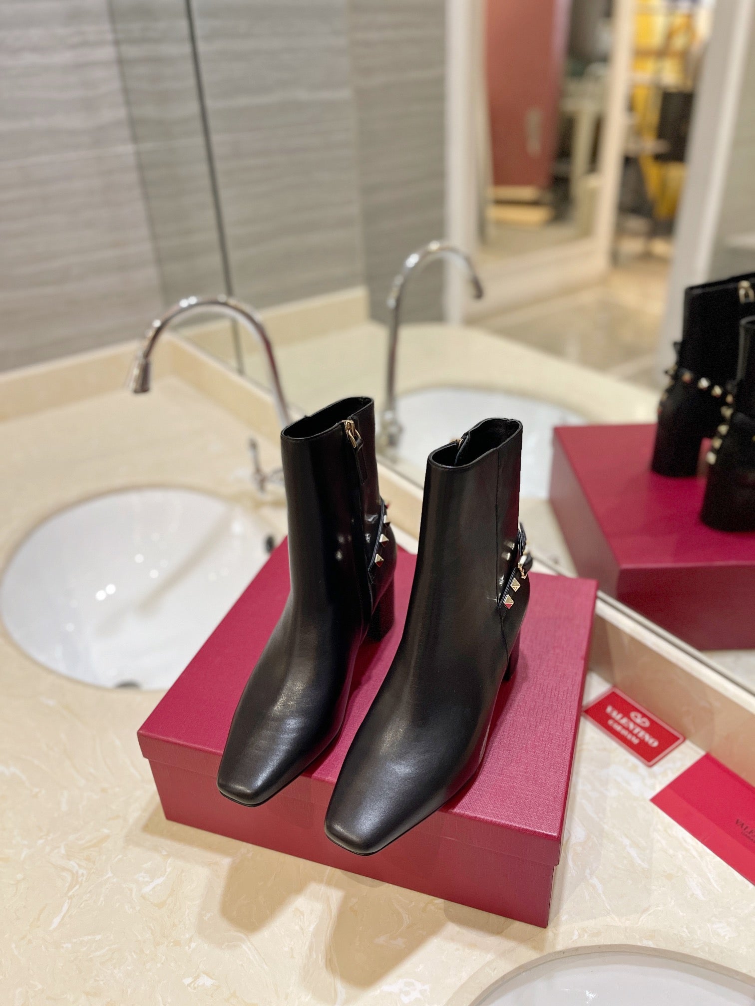 nmb GARAVANI ROCKSTUD NAPPA ANKLE BOOT BLACK 1W2S0FH5NAP 0NO