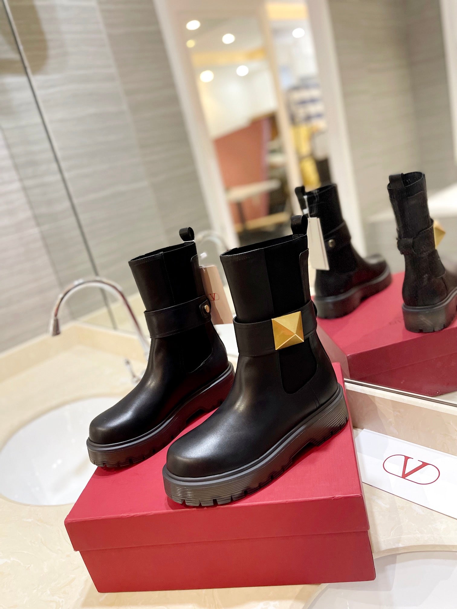 nmb GARAVANI ONE STUD BEATLE BOOT IN CALFSKIN BLACK