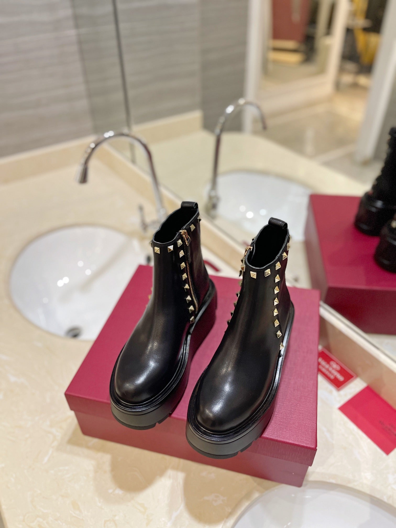 nmb GARAVANI UNIQUEFORM CALFSKIN ANKLE BOOT BLACK 1W2S0CS0MMD 0NO