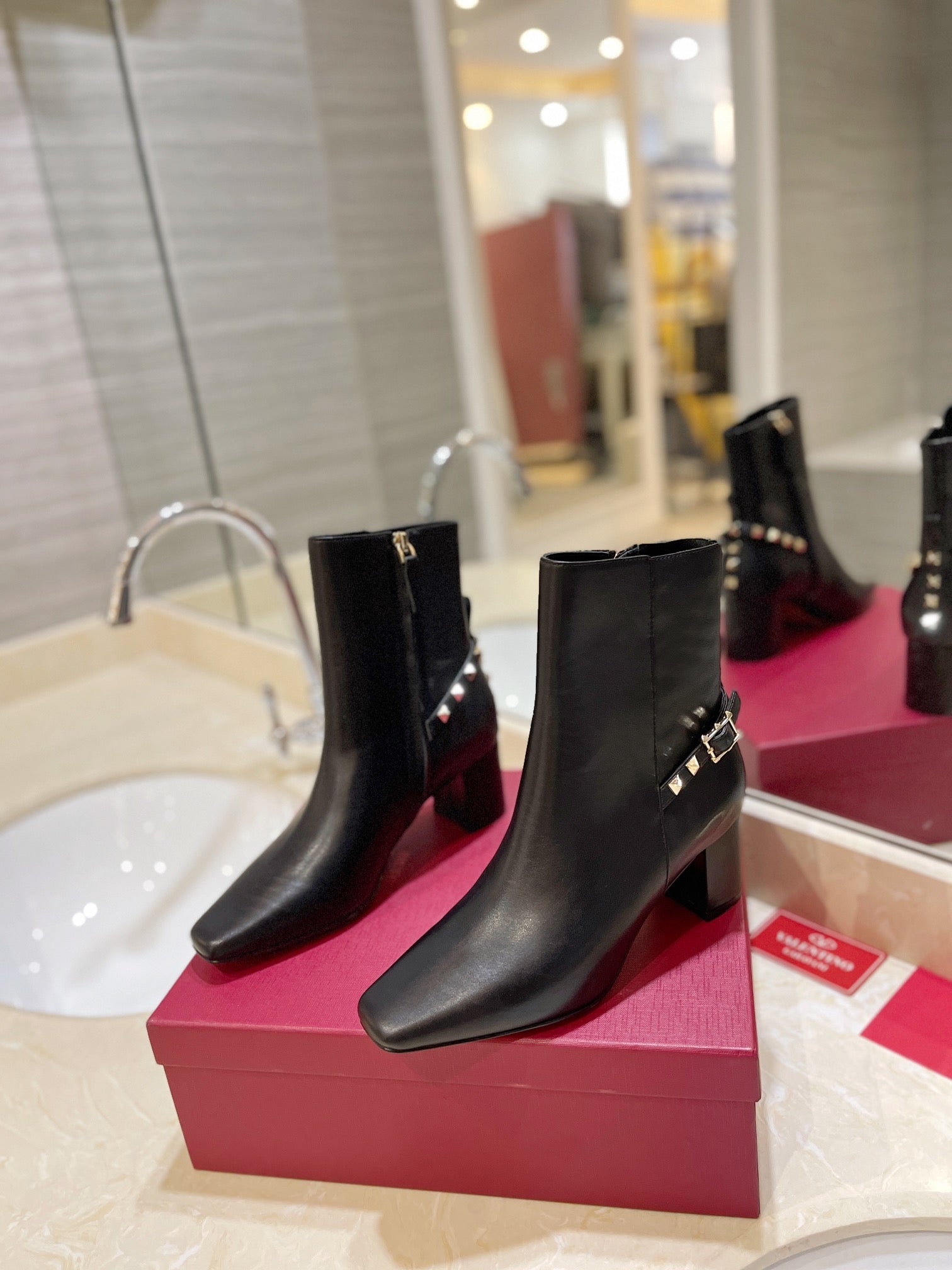 nmb GARAVANI ROCKSTUD NAPPA ANKLE BOOT BLACK 1W2S0FH5NAP 0NO