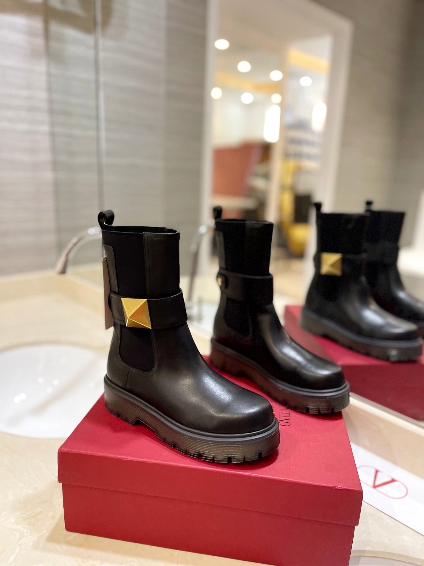 nmb GARAVANI ONE STUD BEATLE BOOT IN CALFSKIN BLACK