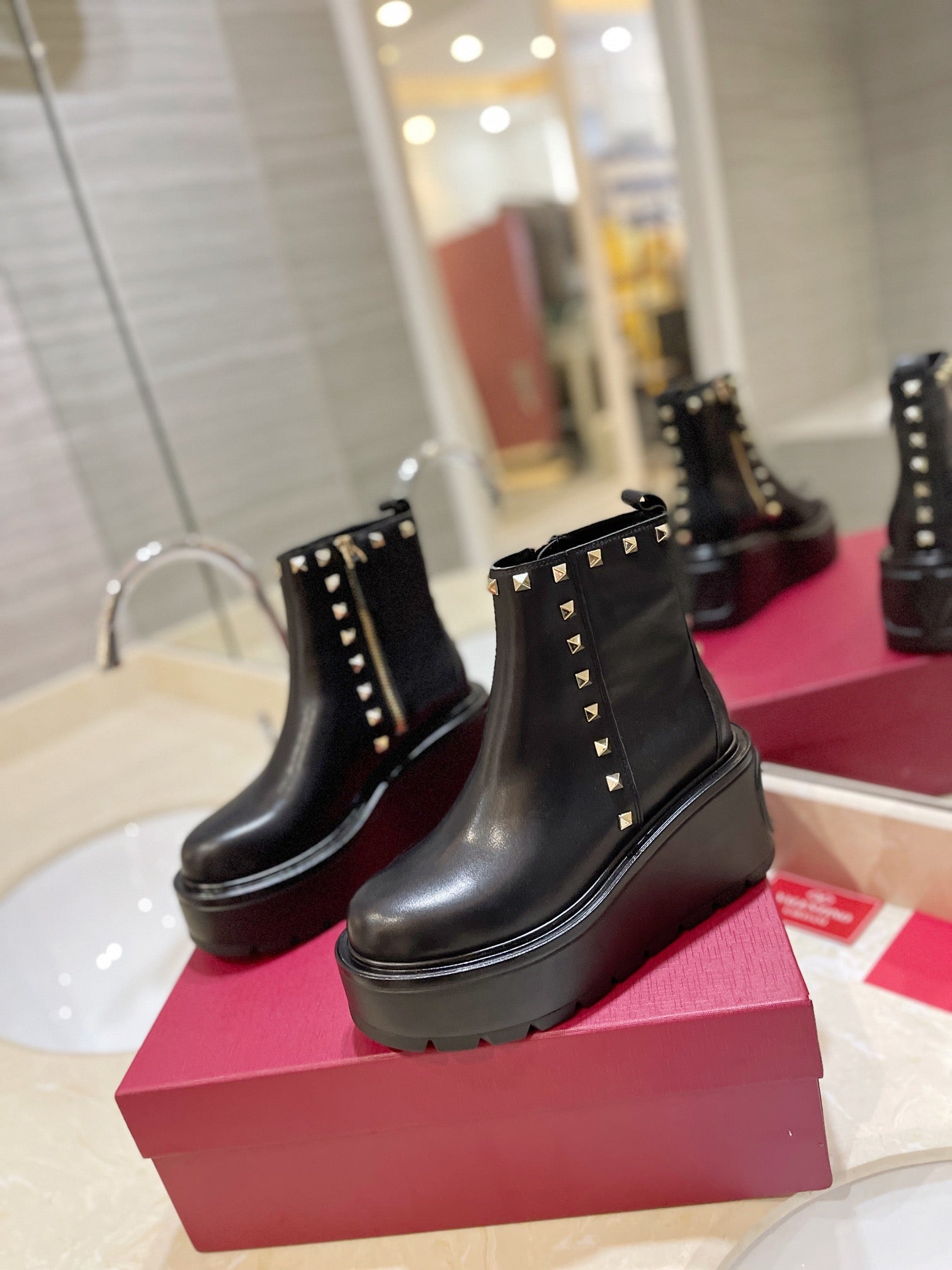 nmb GARAVANI UNIQUEFORM CALFSKIN ANKLE BOOT BLACK 1W2S0CS0MMD 0NO