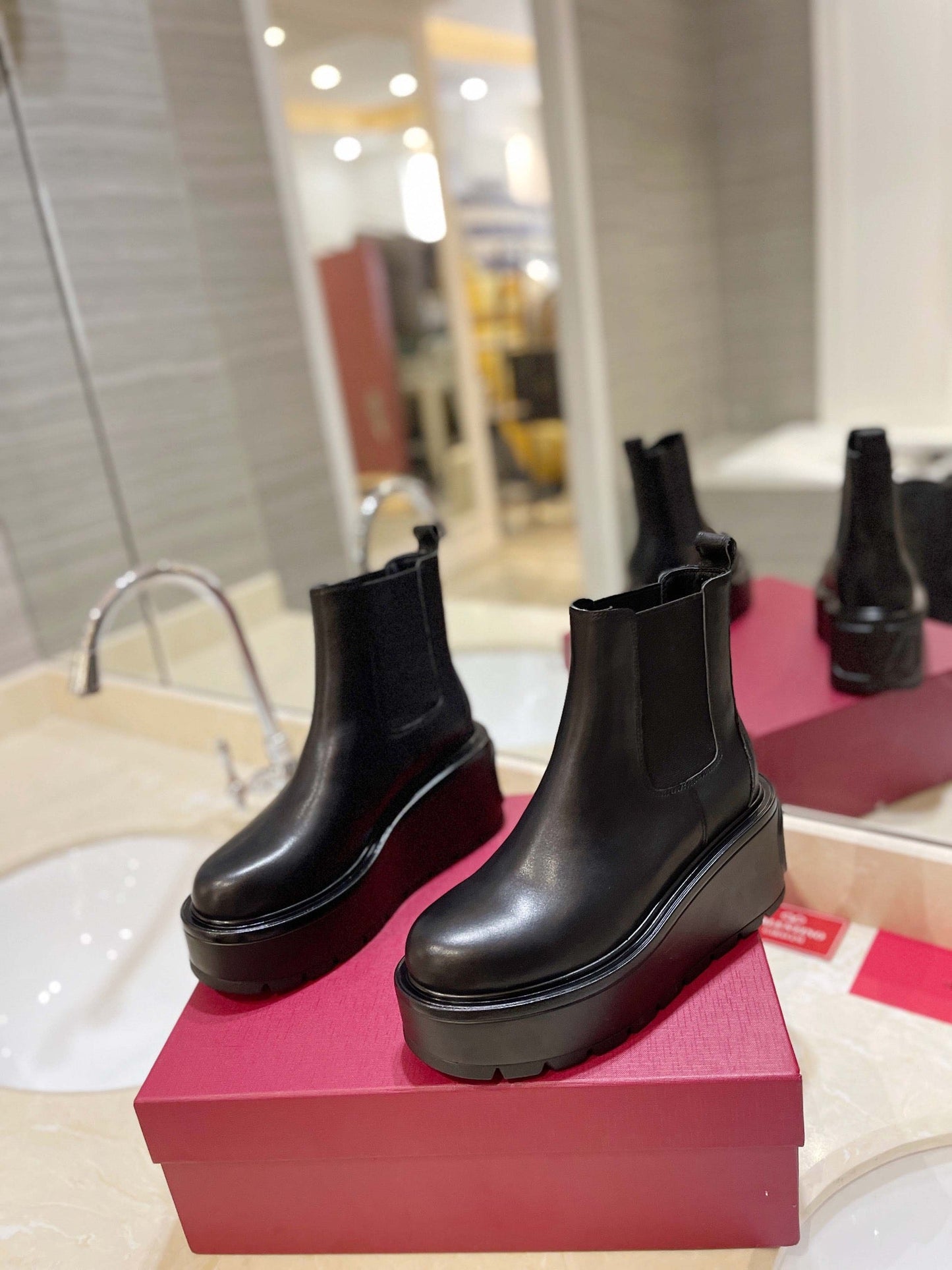 nmb GARAVANI UNIQUEFORM V LOGO LEATHER PLATFORM BOOTS BLACK