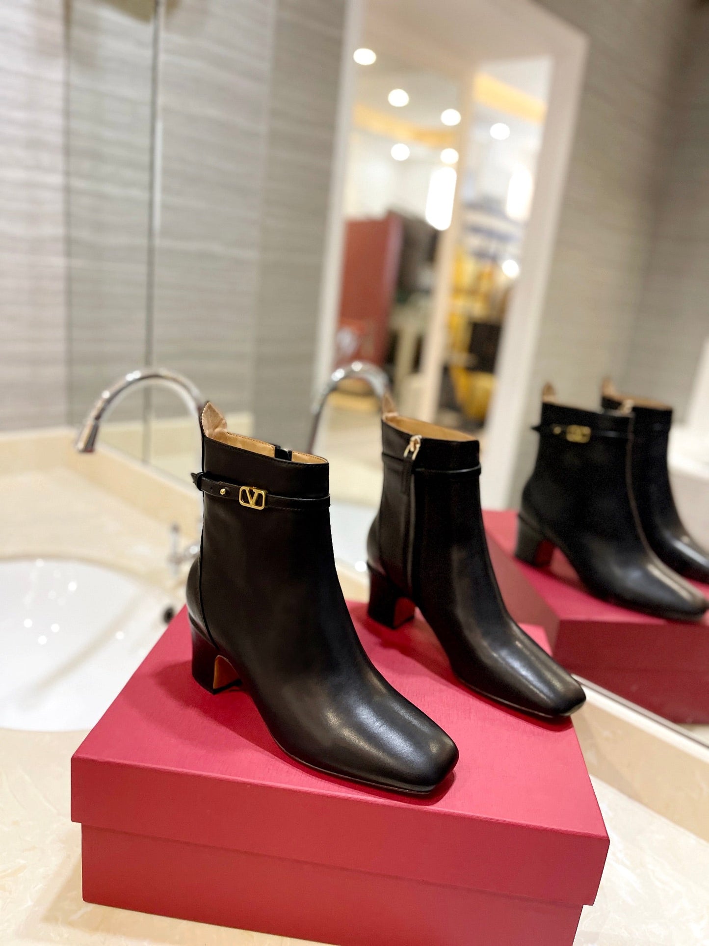nmb GARAVANI TAN GO ANKLE BOOT IN CALFSKIN LEATHER BLACK 3W2S0GZ2ATZ 0NO