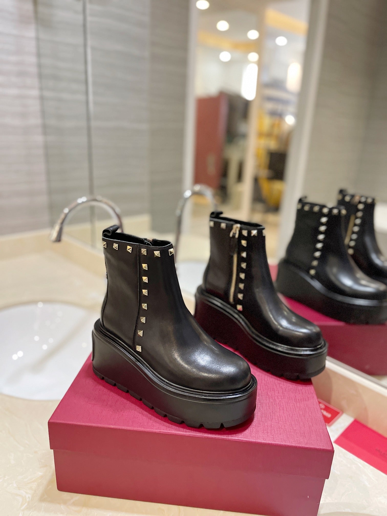 nmb GARAVANI UNIQUEFORM CALFSKIN ANKLE BOOT BLACK 1W2S0CS0MMD 0NO
