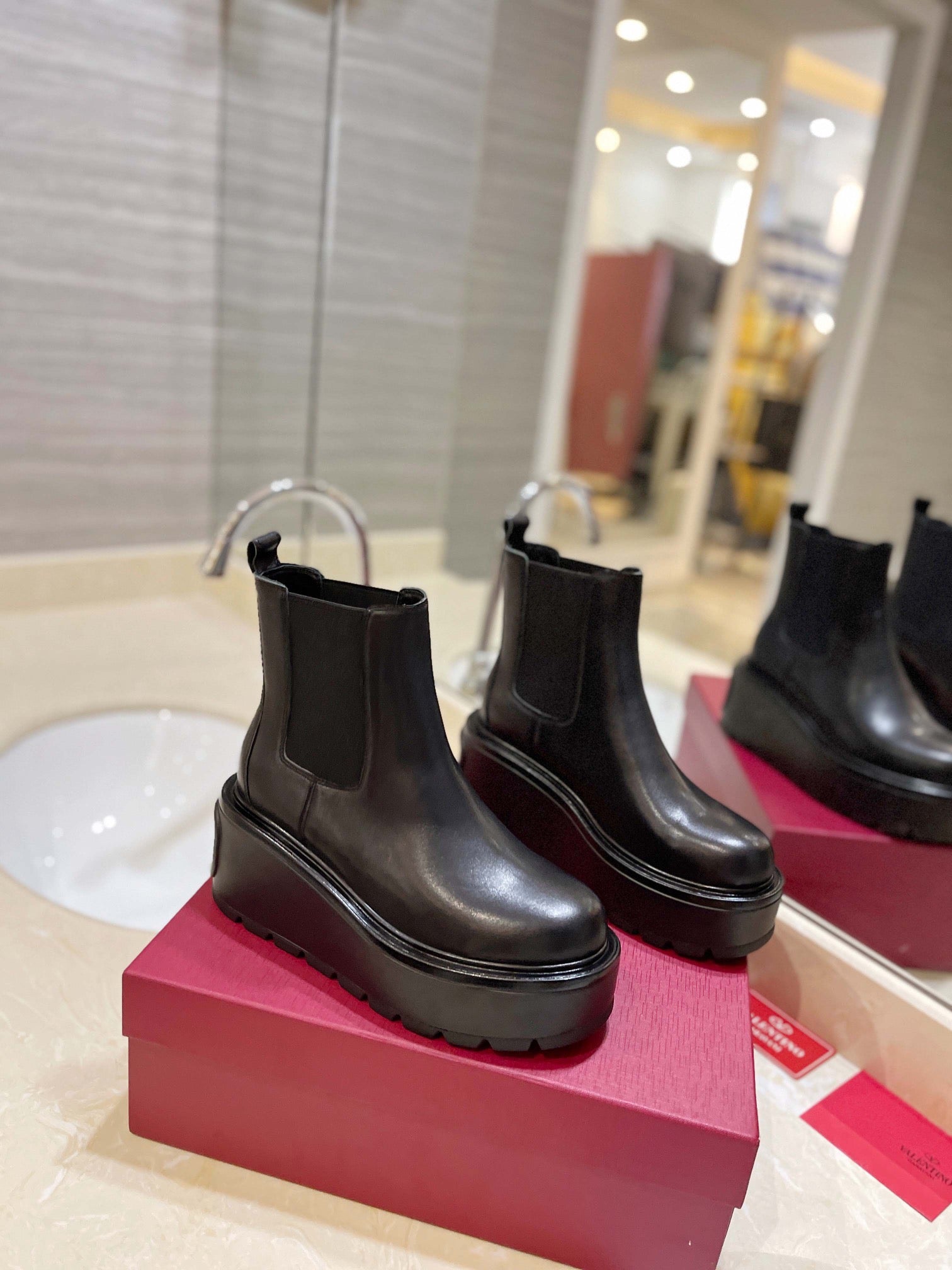 nmb GARAVANI UNIQUEFORM V LOGO LEATHER PLATFORM BOOTS BLACK