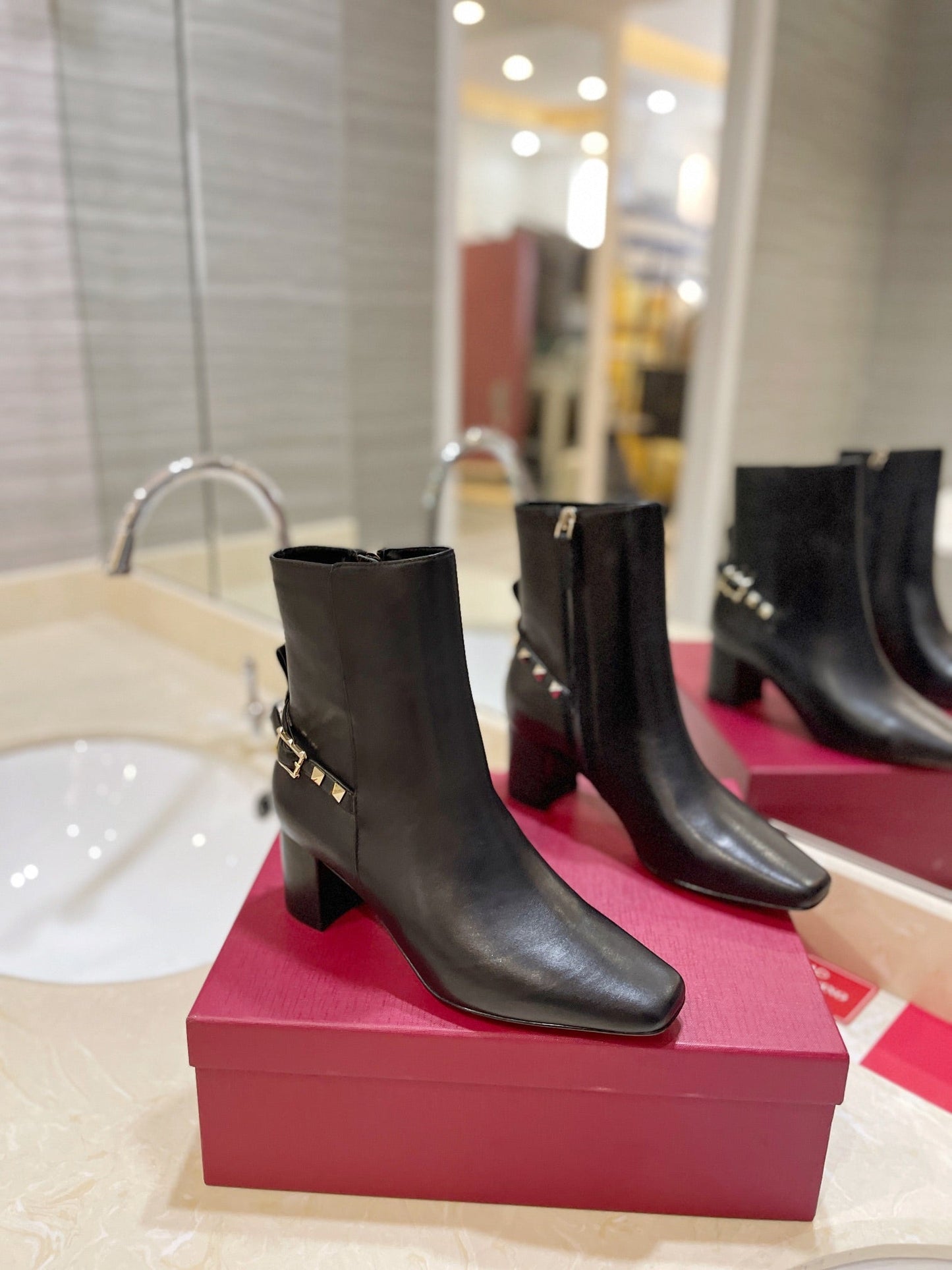 nmb GARAVANI ROCKSTUD NAPPA ANKLE BOOT BLACK 1W2S0FH5NAP 0NO