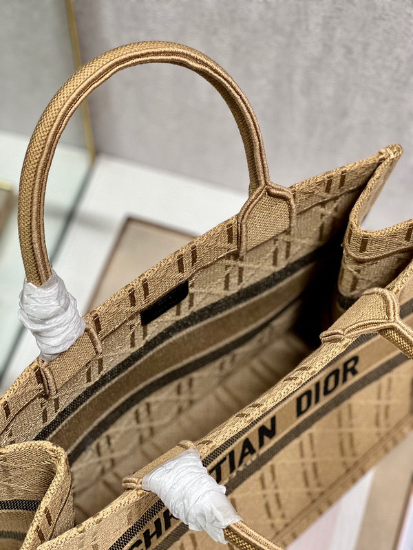 Dragons Bags Detail