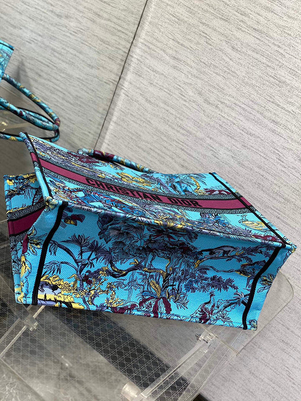 Dragons Bags Detail