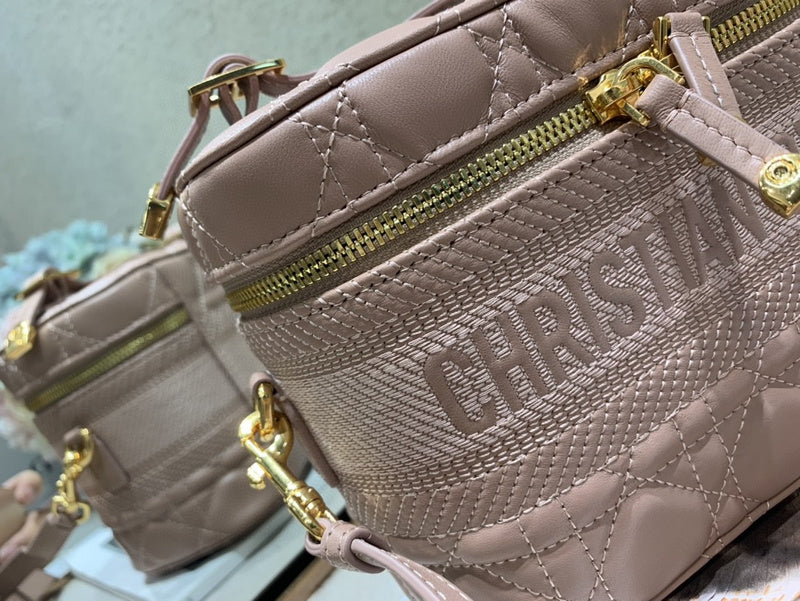 Dragons Bags Detail