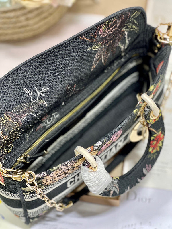 Dragons Bags Detail