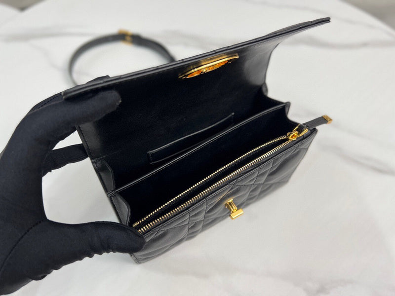 Dragons Bags Detail