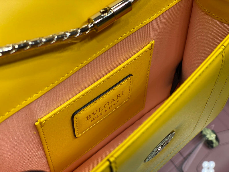 Dragons Bags Detail