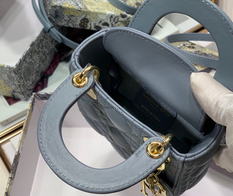 Dragons Bags Detail