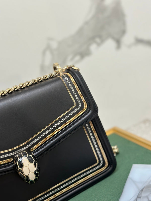 Dragons Bags Detail