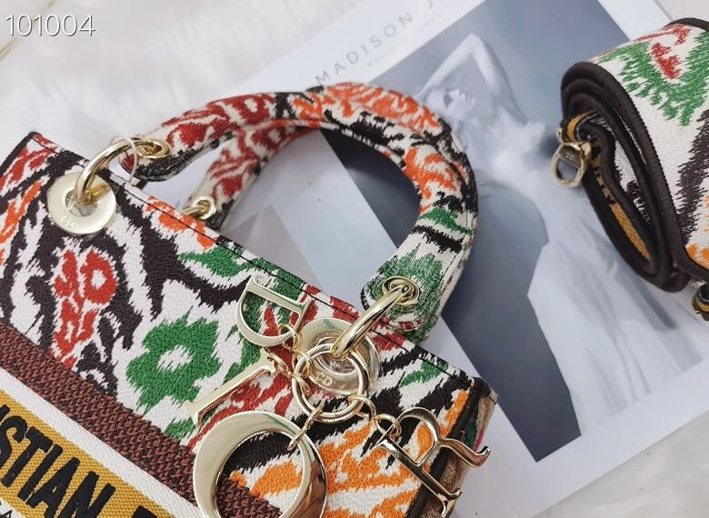 Dragons Bags Detail