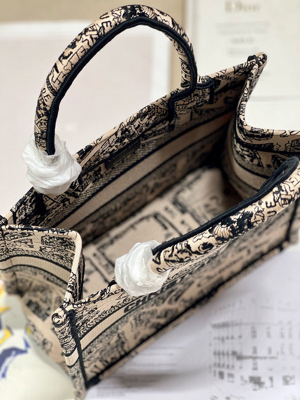 Dragons Bags Detail