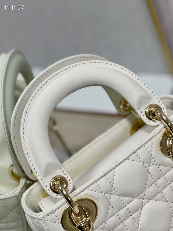 Dragons Bags Detail