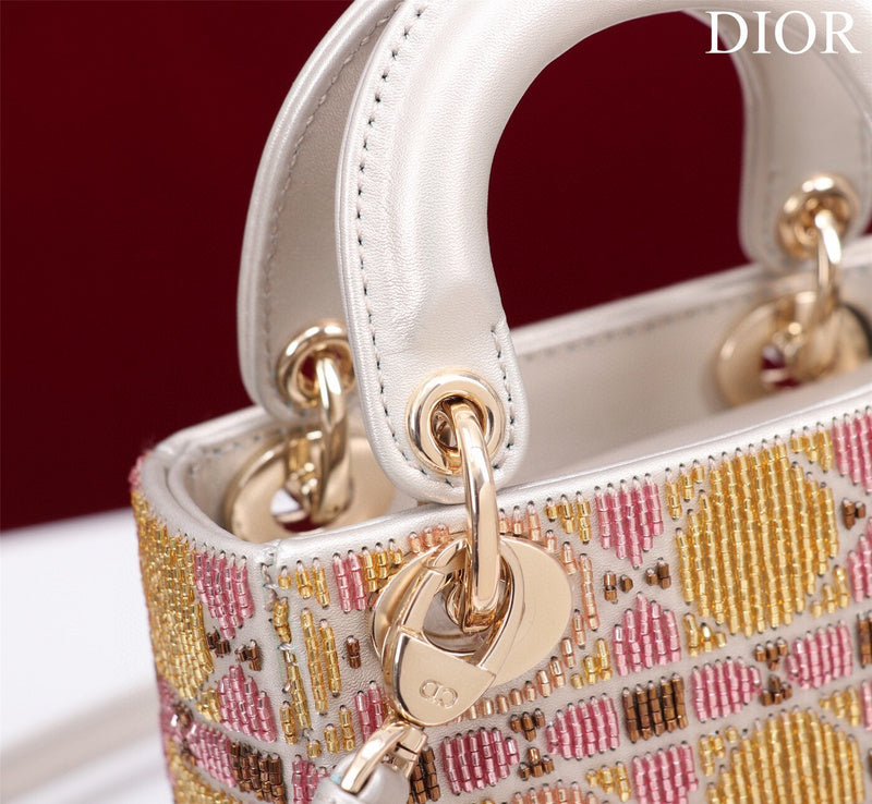 Dragons Bags Detail