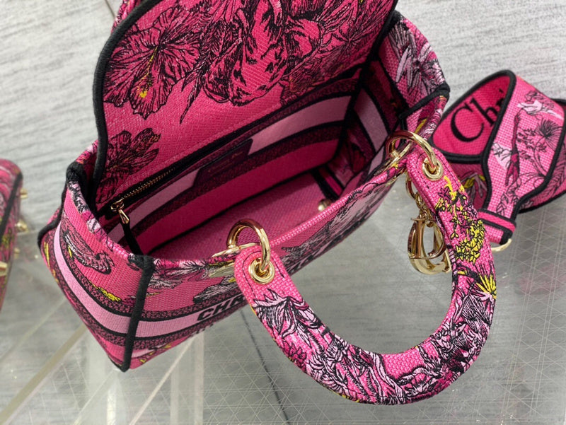 Dragons Bags Detail