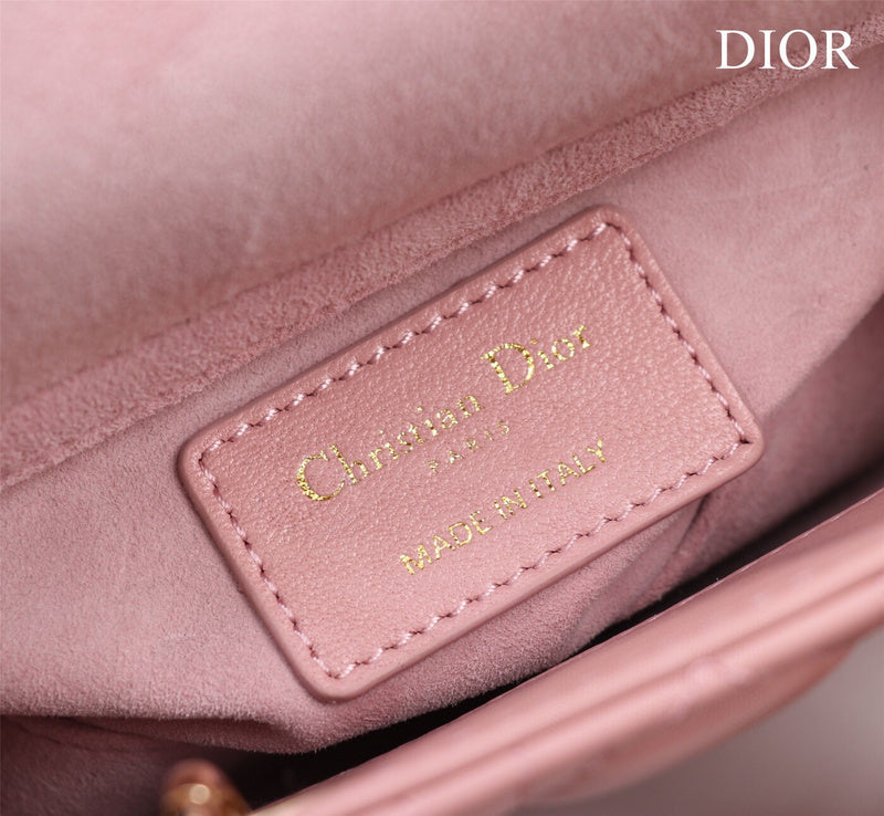 Dragons Bags Detail