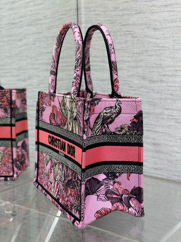 Dragons Bags Detail