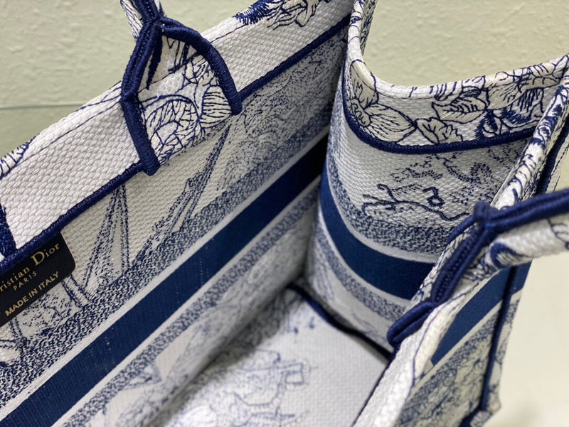 Dragons Bags Detail
