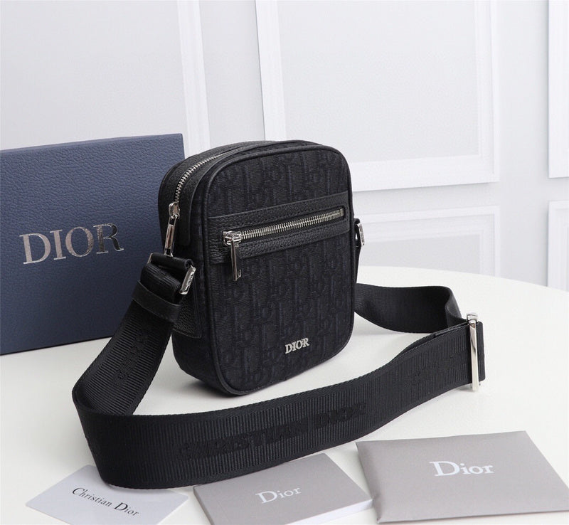 Dragons Bags Detail