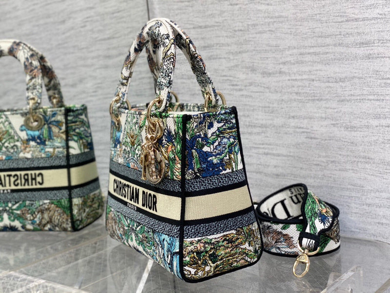 Dragons Bags Detail