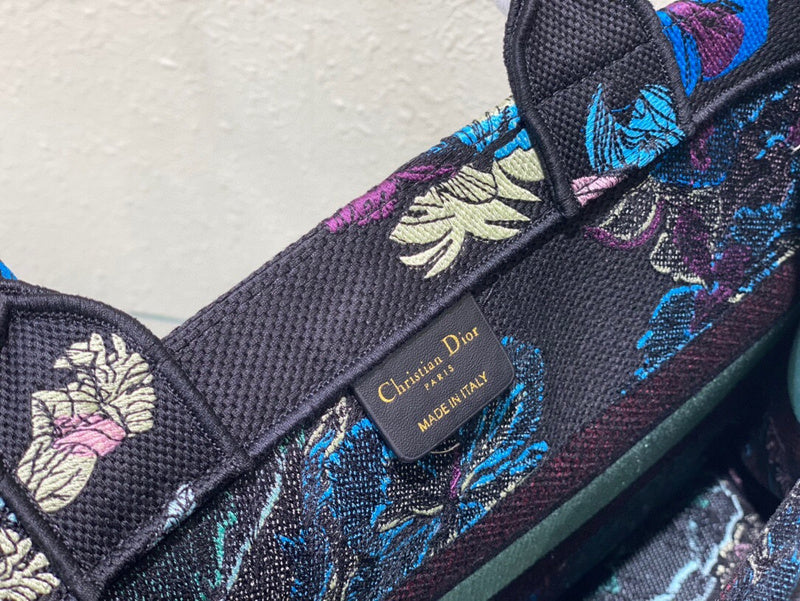 Dragons Bags Detail