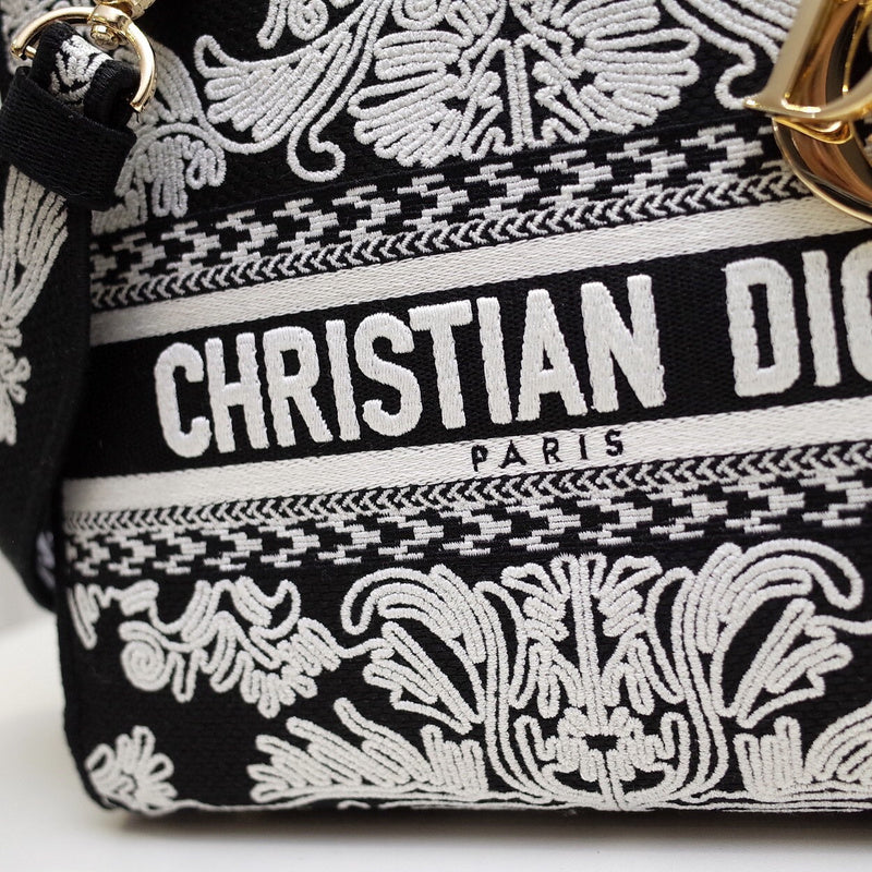 Dragons Bags Detail