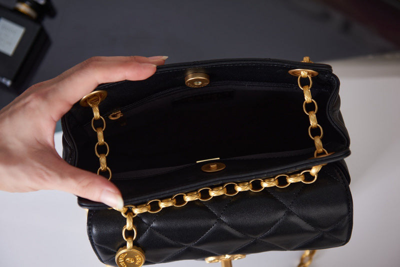 Dragons Bags Detail