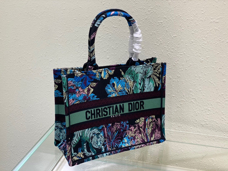 Dragons Bags Detail
