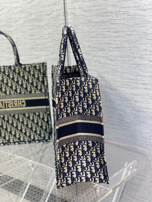 Dragons Bags Detail