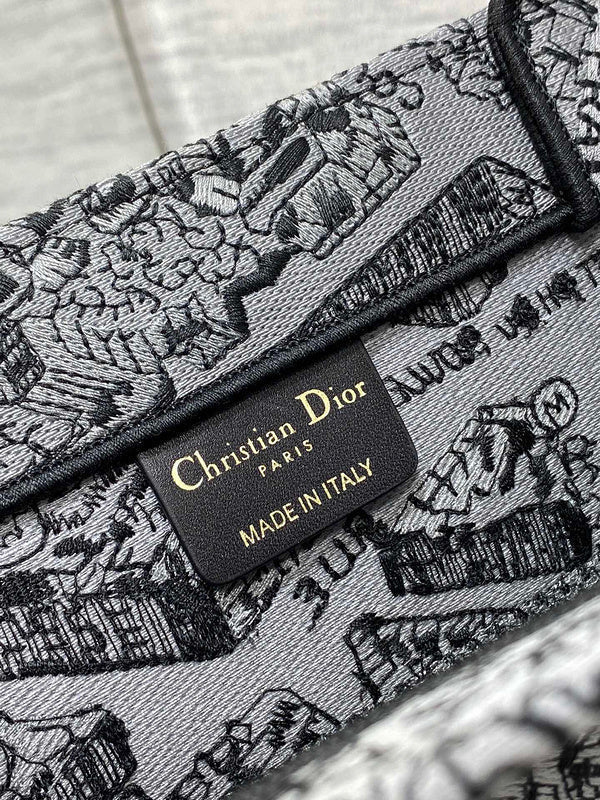 Dragons Bags Detail