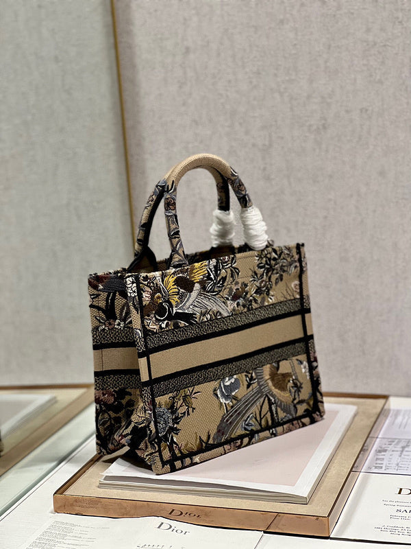 Dragons Bags Detail