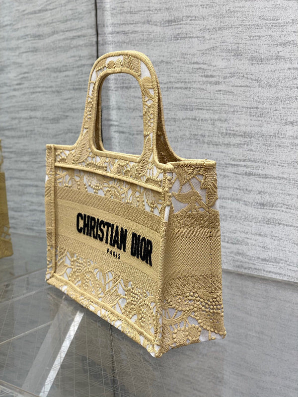 Dragons Bags Detail