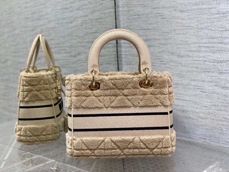 Dragons Bags Detail